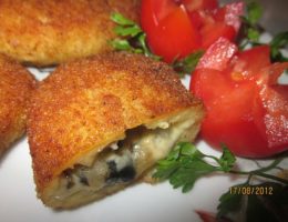 Миниатюра к статье Куриные котлетки с сюрпризом.