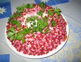 Миниатюра к статье Салат Гранатовый браслет